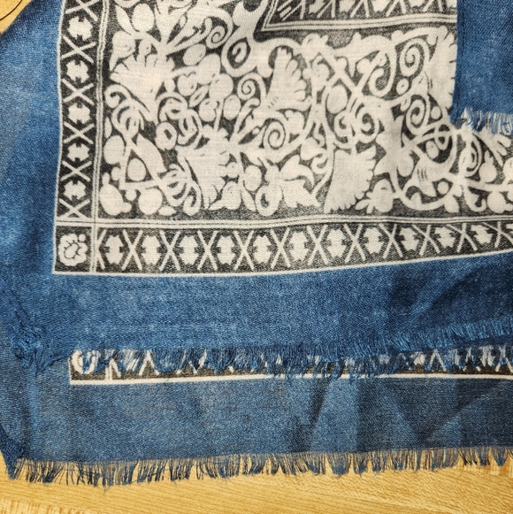 MIA + TESS Pattern Lightweight Scarf Navy/Black/White - Picture 6 of 14